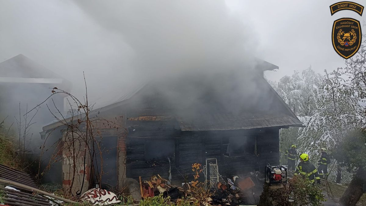 Po požáru domu ve Vsetíně našli hasiči torzo těla